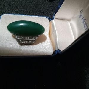 Green ring simulated diamonds on the side